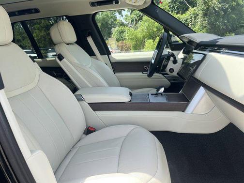 2025 Land Rover Range Rover P400 SE