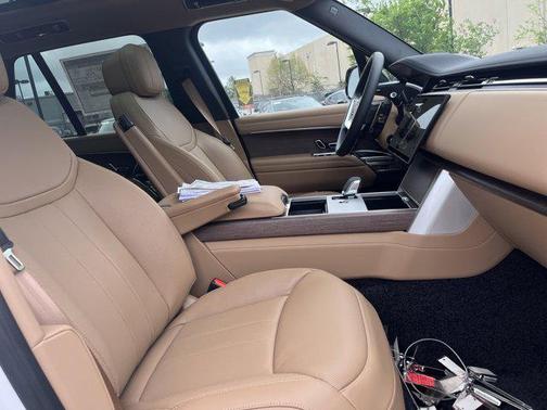 2025 Land Rover Range Rover P550e SE