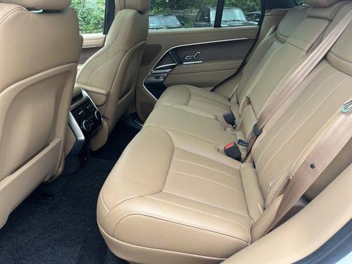2025 Land Rover Range Rover P550e SE