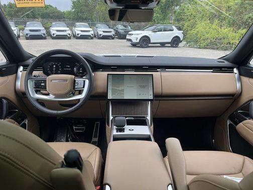 2025 Land Rover Range Rover P550e SE