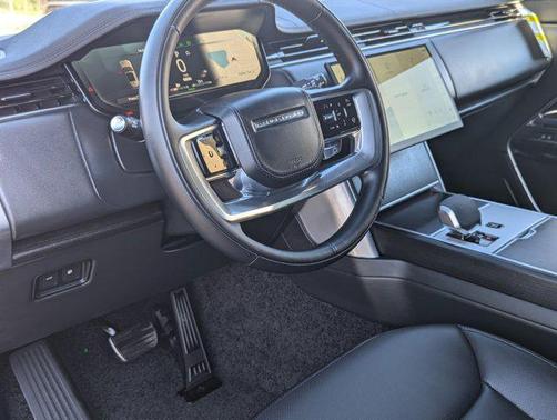 2026 Land Rover Range Rover P550e SE