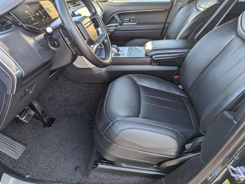 2026 Land Rover Range Rover P550e SE