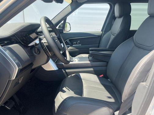2025 Land Rover Range Rover P400 SE