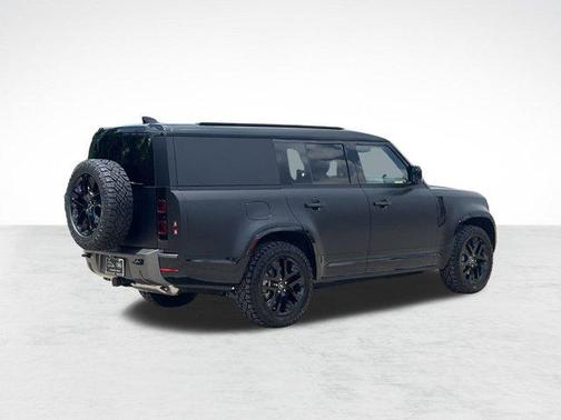 2025 Land Rover Defender 130 P400 Outbound
