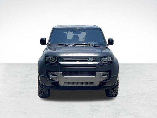 2025 Land Rover Defender 130 P400 Outbound