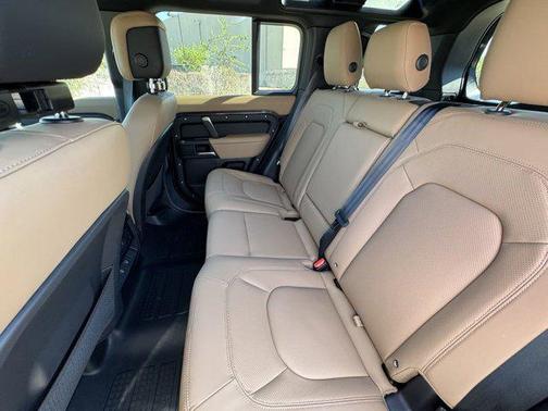 2025 Land Rover Defender 110 P300