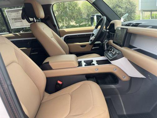 2025 Land Rover Defender 130 P400 S