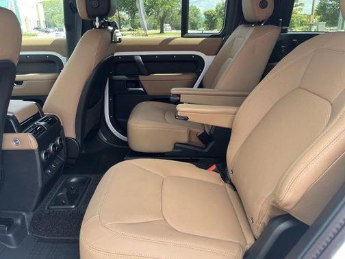 2025 Land Rover Defender 130 P400 S