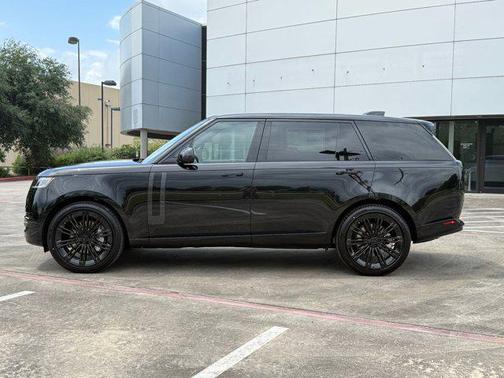 Santorini Black 2026 Land Rover Range Rover P530 SE 7 Seat