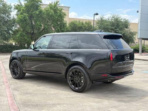 Santorini Black 2026 Land Rover Range Rover P530 SE 7 Seat