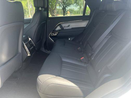 2025 Land Rover Range Rover Sport SE