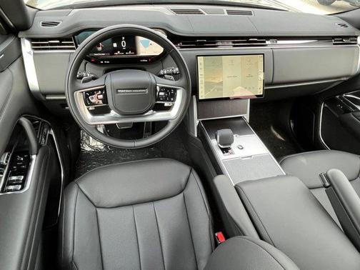 2026 Land Rover Range Rover P400 SE 7 Seat