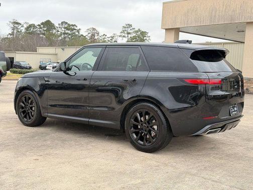 2025 Land Rover Range Rover Sport SE