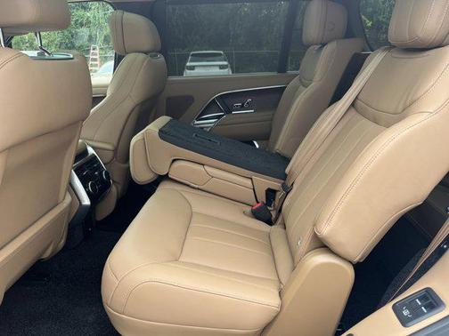 2025 Land Rover Range Rover P400 SE 7 Seat