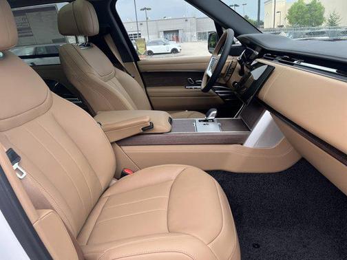 2025 Land Rover Range Rover P400 SE 7 Seat