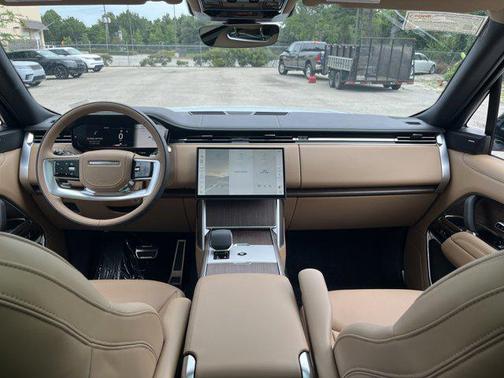 2025 Land Rover Range Rover P400 SE 7 Seat