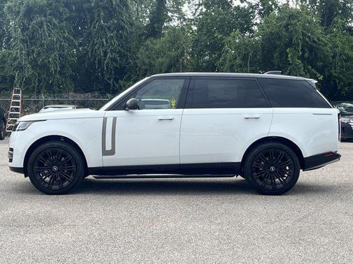 2025 Land Rover Range Rover P400 SE 7 Seat
