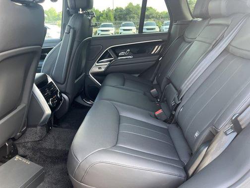 2025 Land Rover Range Rover P530 SE