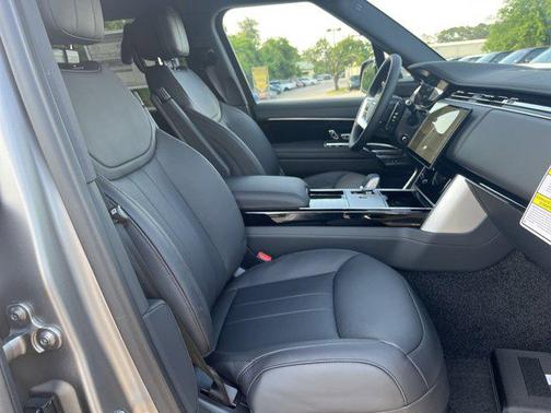 2025 Land Rover Range Rover P530 SE