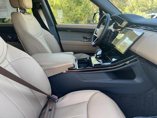 2025 Land Rover Range Rover Sport SE