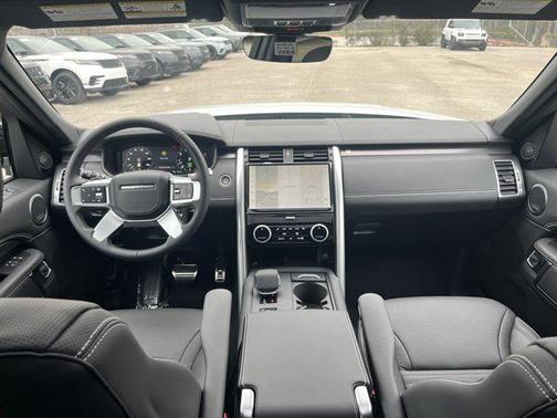 2025 Land Rover Discovery P360 Metropolitan Edition