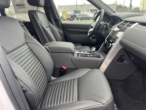2025 Land Rover Discovery P360 Metropolitan Edition