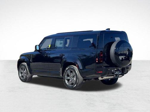 2025 Land Rover Defender 130 P400 X-Dynamic SE