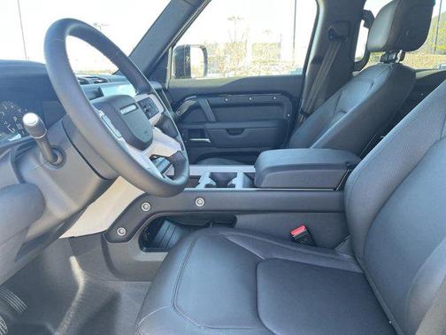 2025 Land Rover Defender 130 P400 X-Dynamic SE