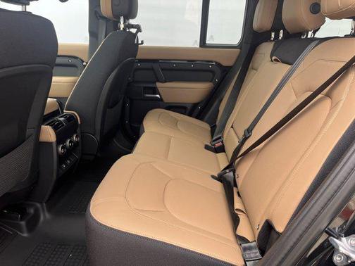 2025 Land Rover Defender 110 V8