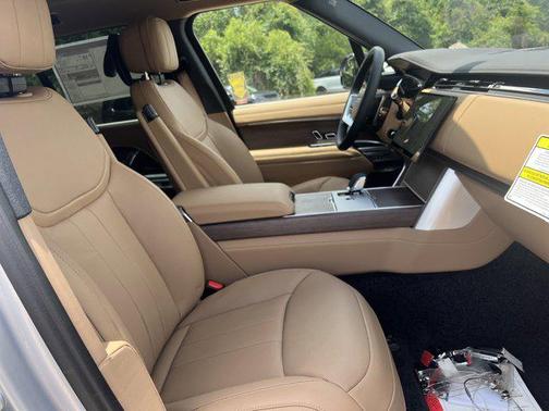 2025 Land Rover Range Rover P530 SE