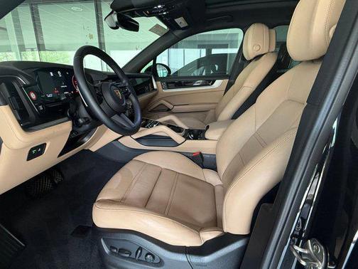Black 2024 Porsche Cayenne Cayenne