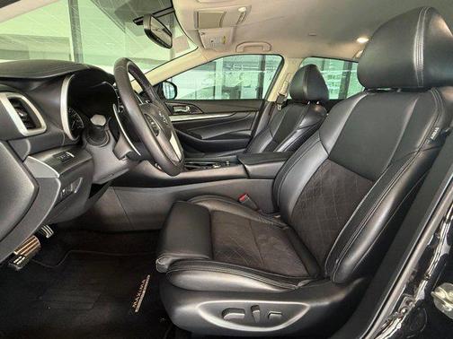 Super Black 2017 Nissan Maxima 3.5 SR