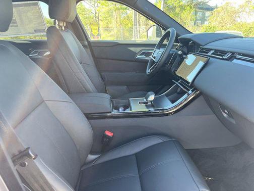 2026 Land Rover Range Rover Velar P250 SE R-Dynamic