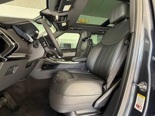 2026 Land Rover Range Rover Sport SE