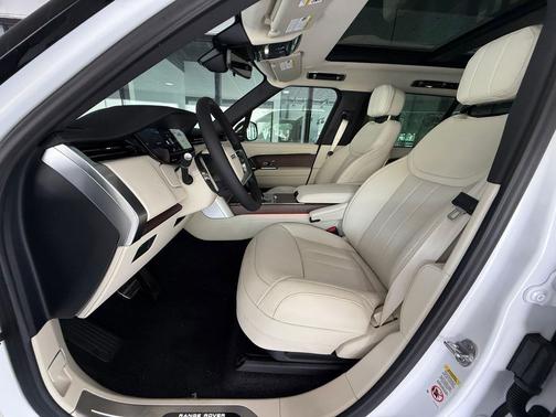 Icy White SV Bespoke Special Effect Satin 2026 Land Rover Range Rover P400 SE 7 Seat