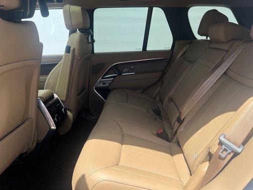 2025 Land Rover Range Rover P400 SE