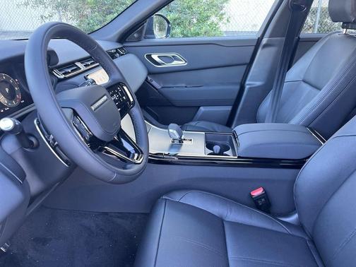 Hakuba Silver 2025 Land Rover Range Rover Velar P250 SE R-Dynamic