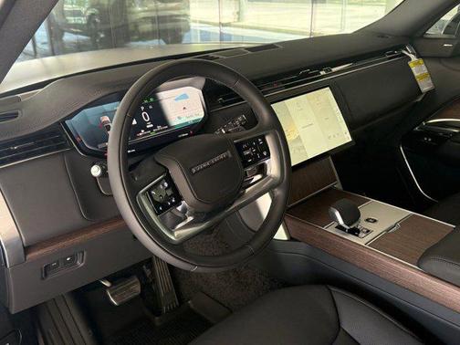 Obsidian Black SV Bespoke Ultra Metallic Satin 2026 Land Rover Range Rover P550e SE