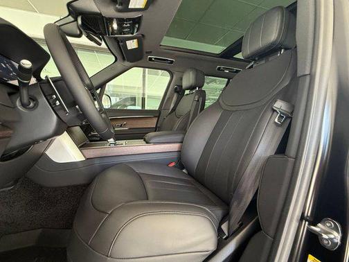 Obsidian Black SV Bespoke Ultra Metallic Satin 2026 Land Rover Range Rover P550e SE