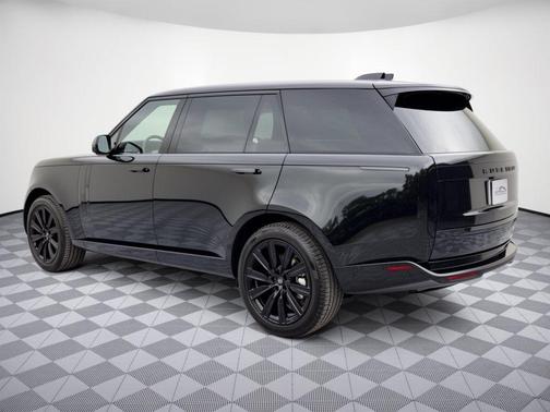 Santorini Black Metallic 2027 Land Rover Range Rover SE