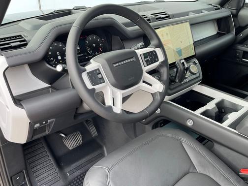 Santorini Black 2026 Land Rover Defender P400 X-Dynamic SE