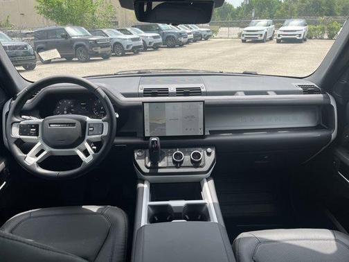 2025 Land Rover Defender 110 P400 X-Dynamic SE