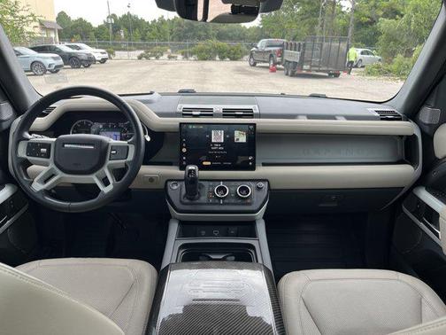 2023 Land Rover Defender 130 SE