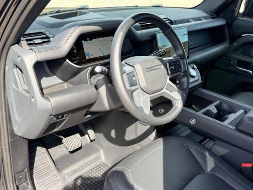 2025 Land Rover Defender 130 P400 S