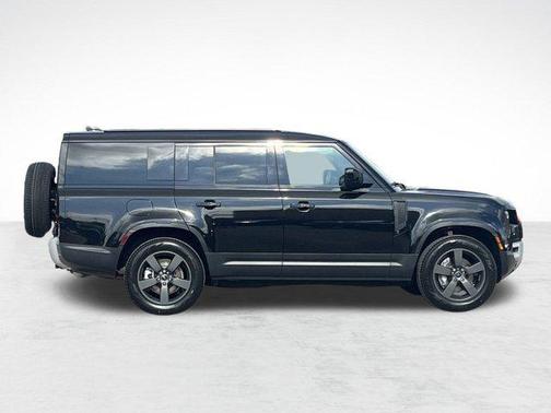 2025 Land Rover Defender 130 P400 S