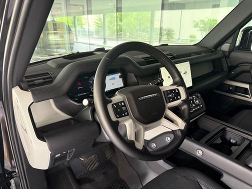 Santorini Black Metallic 2024 Land Rover Defender 110 P500 SE