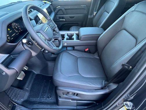 2026 Land Rover Defender 110 V8