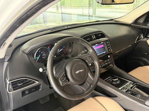 Fuji White 2018 Jaguar F-PACE 30t Premium