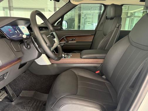 White 2023 Land Rover Range Rover P530 SE