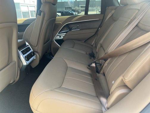 2025 Land Rover Range Rover P550e SE